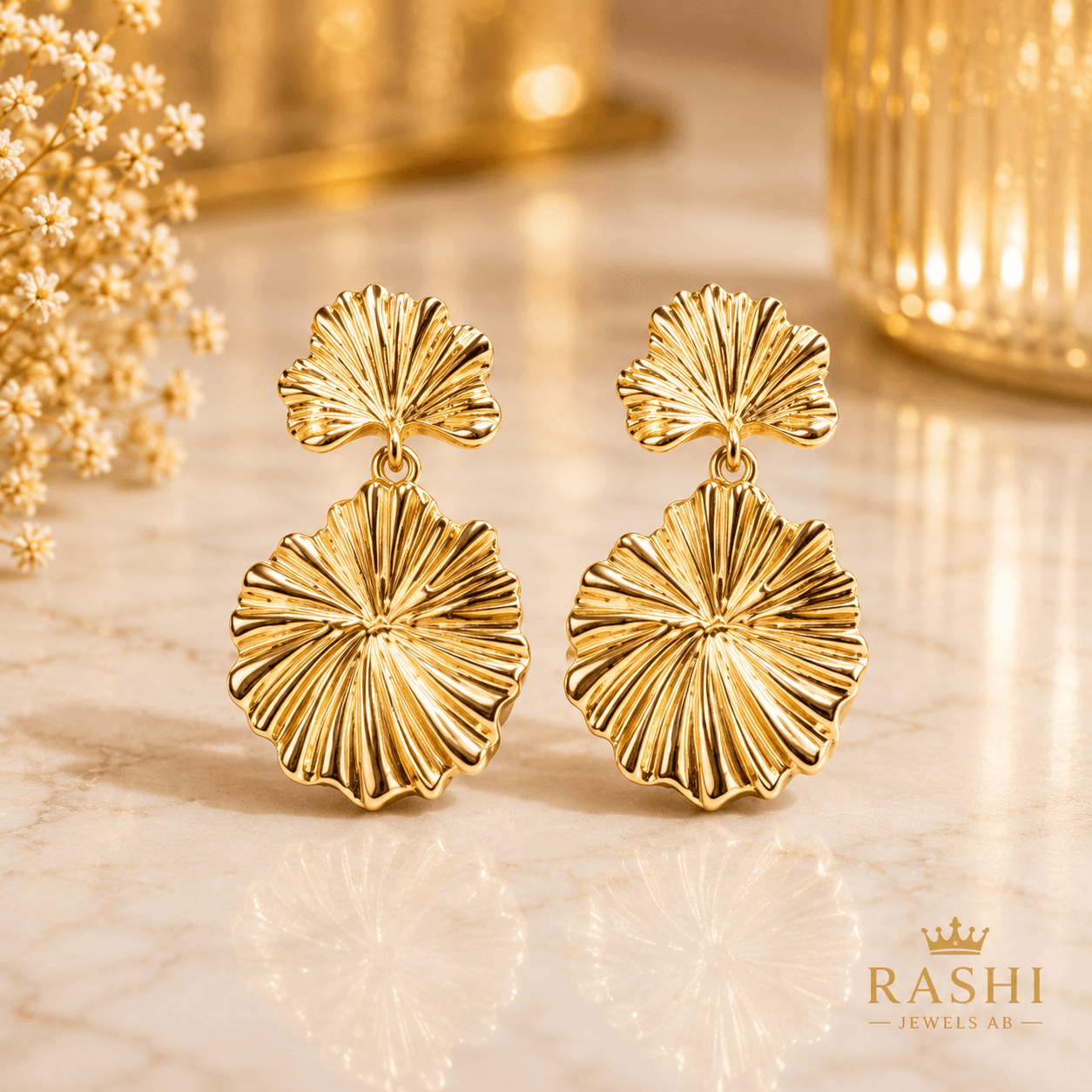 Leaf Shape Earrings — image 1